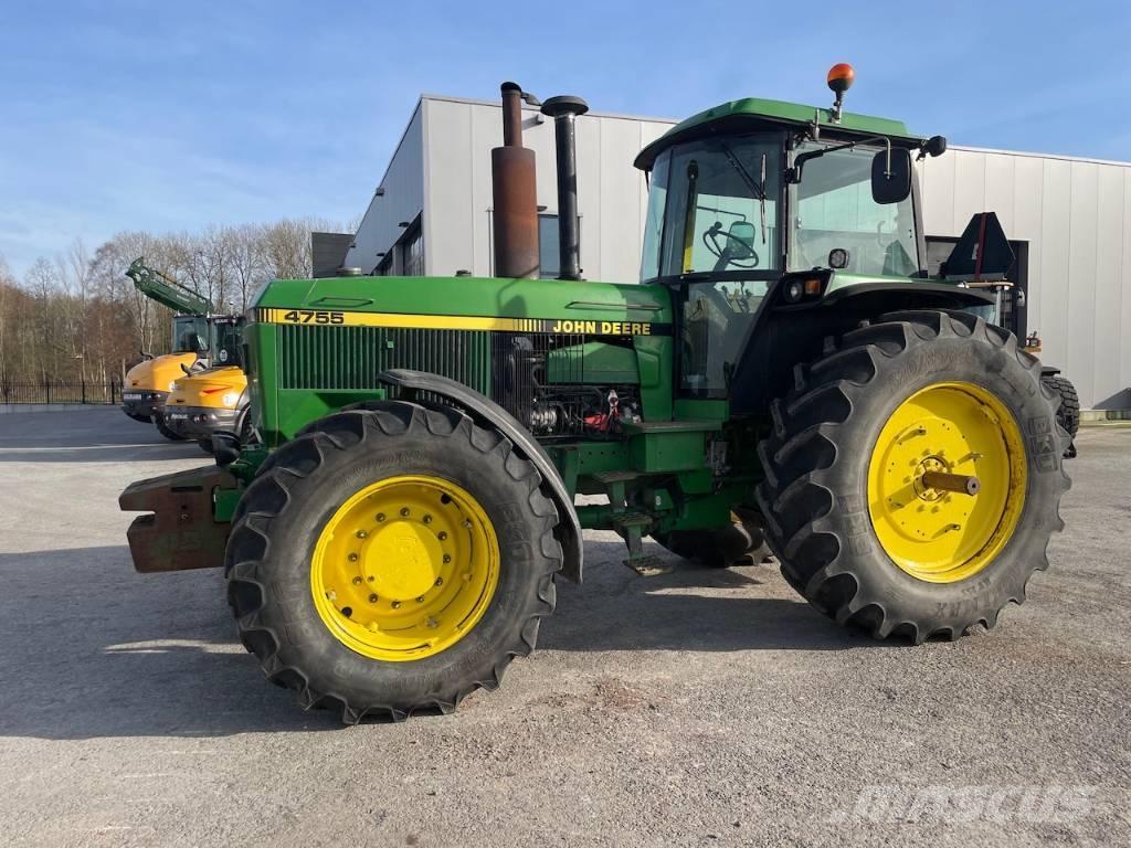 John Deere 4755 Traktorit