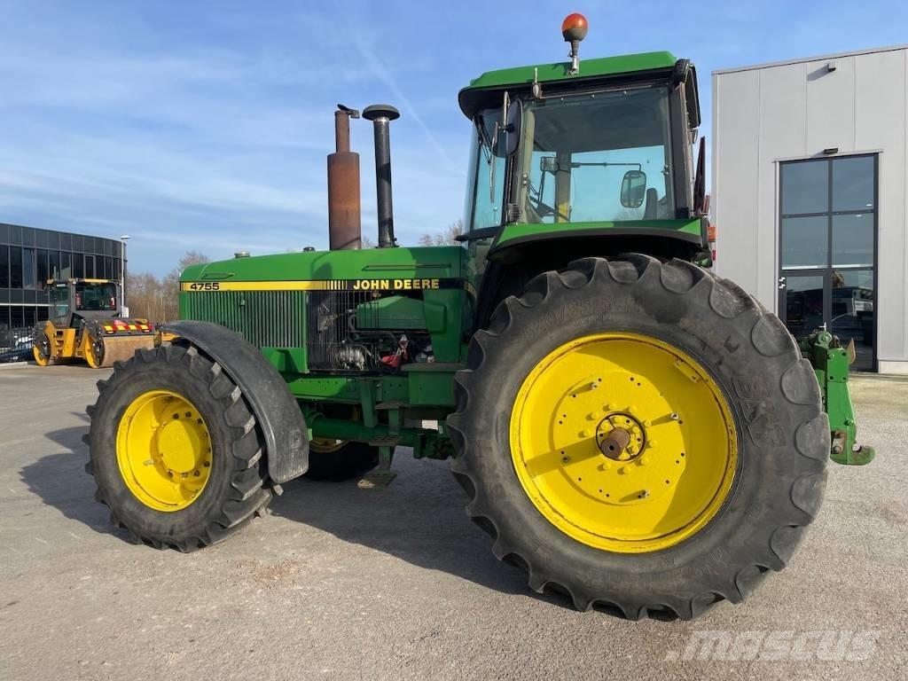 John Deere 4755 Traktorit
