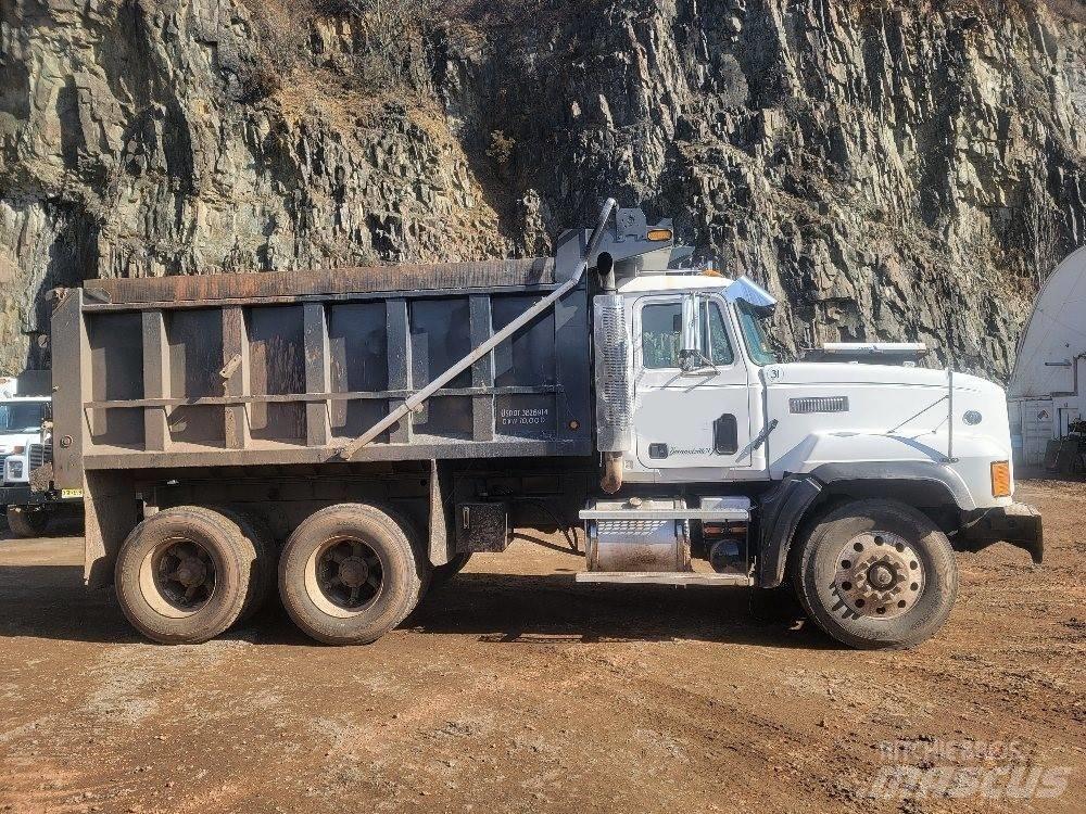 Mack CL 713 Sora- ja kippiautot