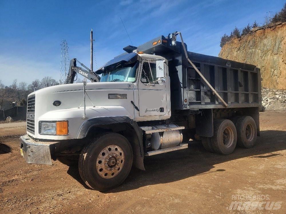 Mack CL 713 Sora- ja kippiautot