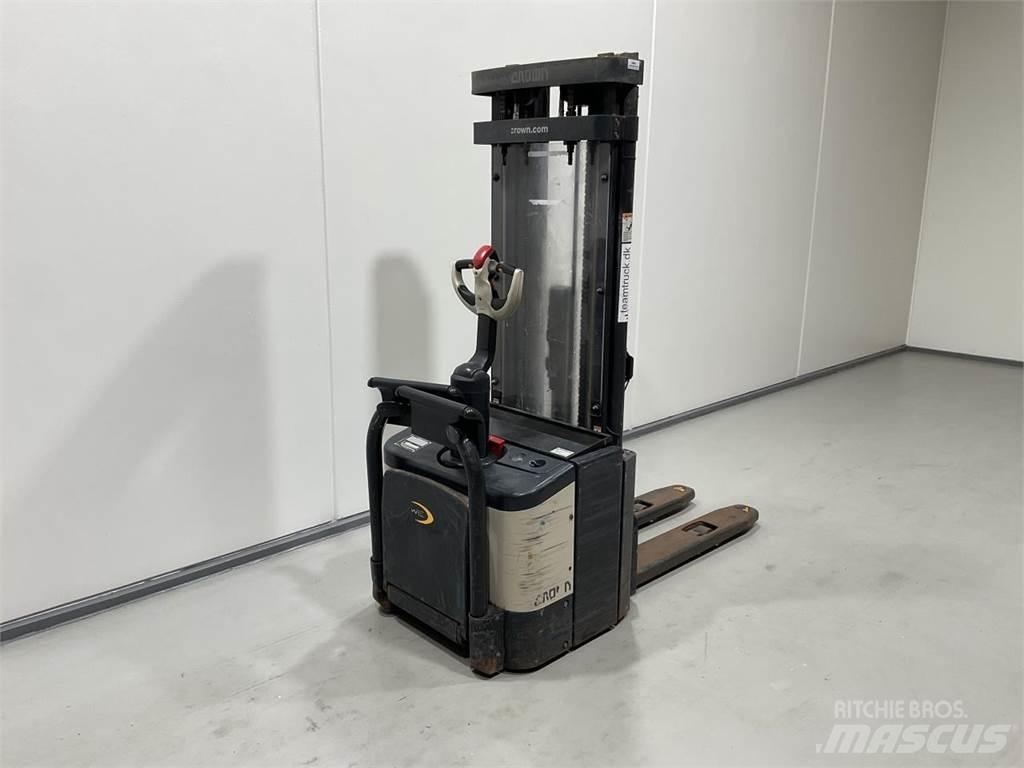 Crown WE2300S Ajettavat pinoamisvaunut