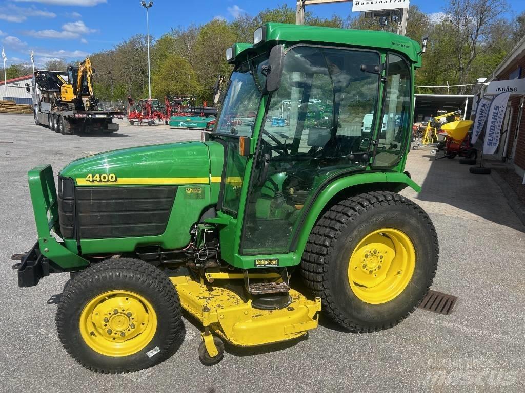 John Deere 4400 Taajamatraktorit