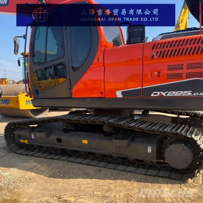 Doosan DX 225 Telakaivukoneet
