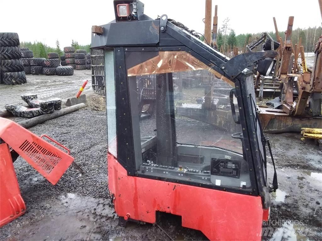 Valmet 911.1 Ohjaamo ja sisusta