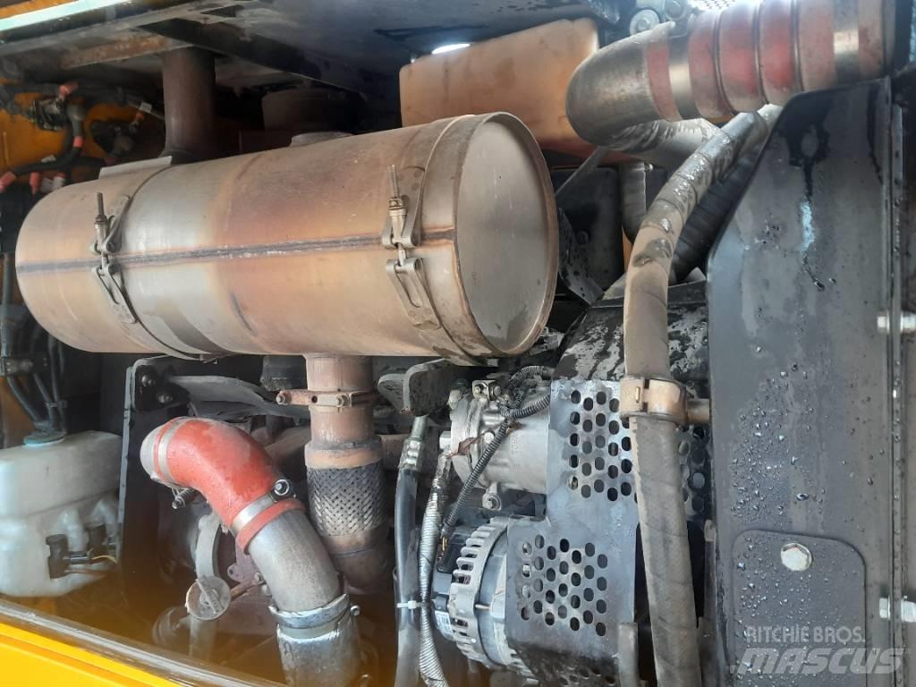 JCB 414 Maatalouskurottajat