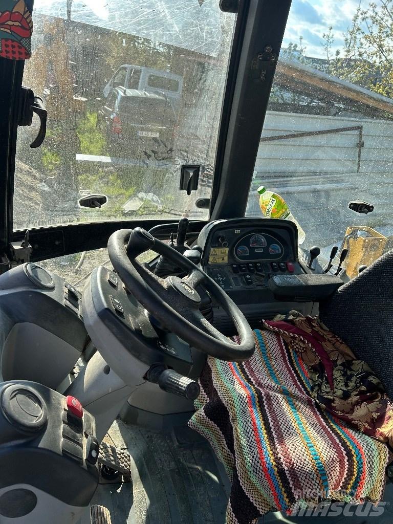 CAT 422 E Kaivurikuormaajat