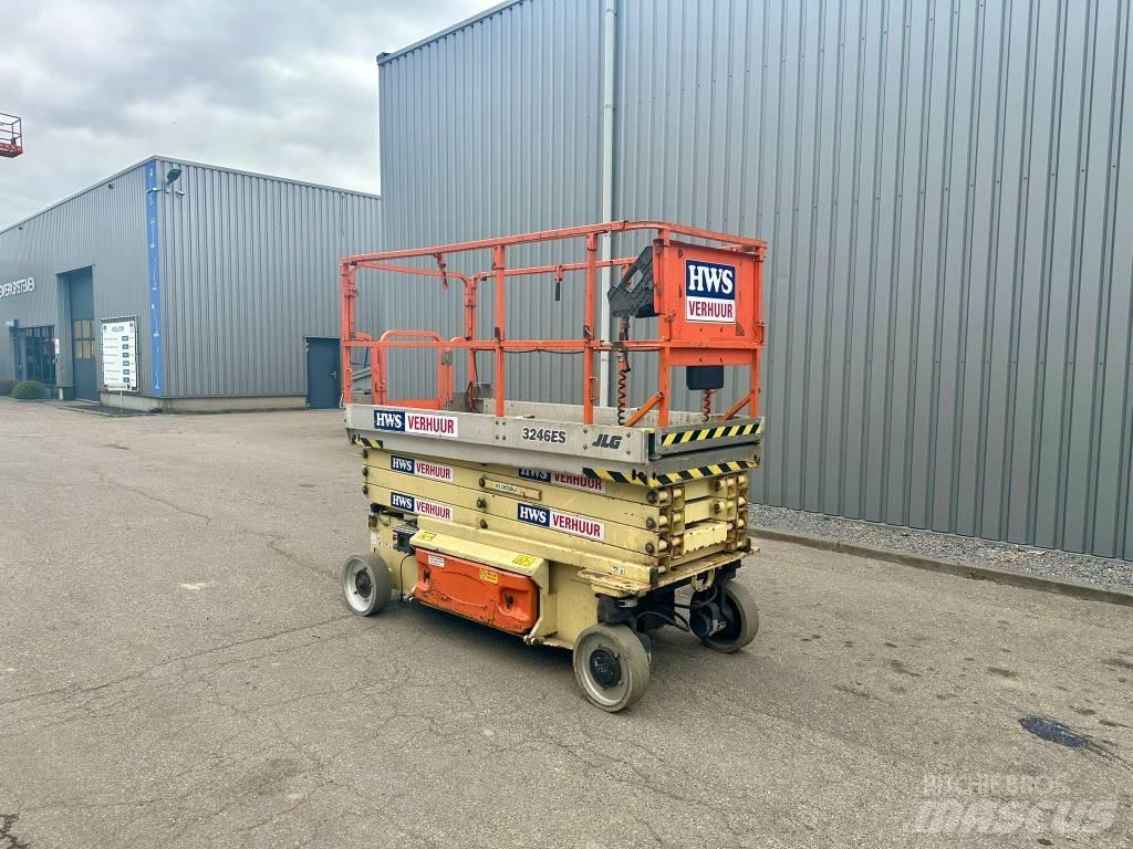 JLG 3246 ES Saksilavat