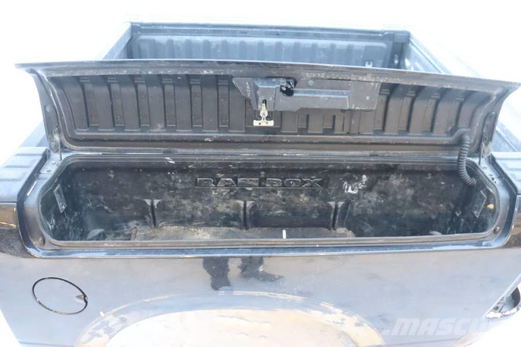 Dodge Ram Ohjaamot ja sisustat