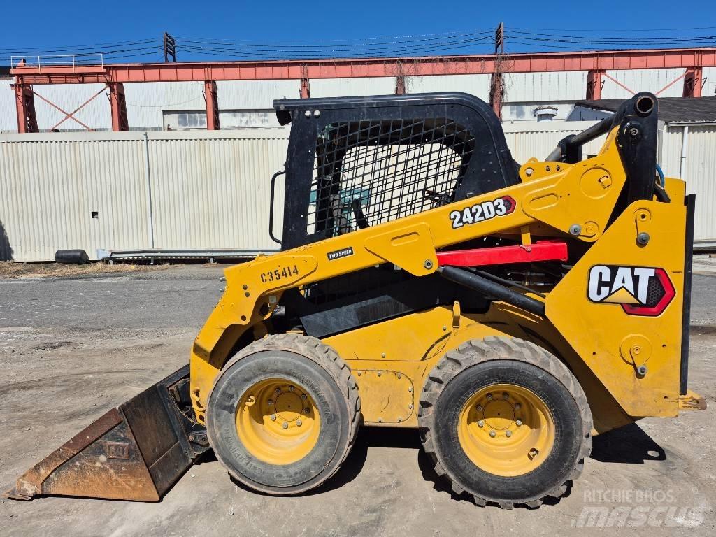 CAT 242 D Liukuohjatut kuormaajat