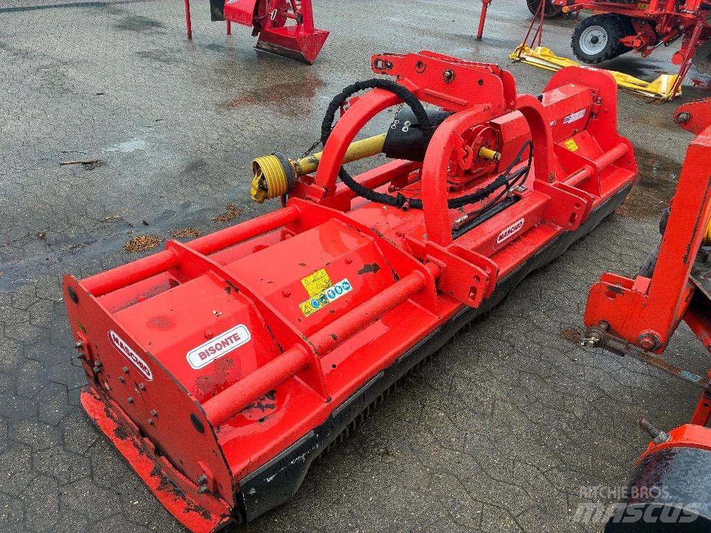 Maschio Bisonte 300 Niittokoneet