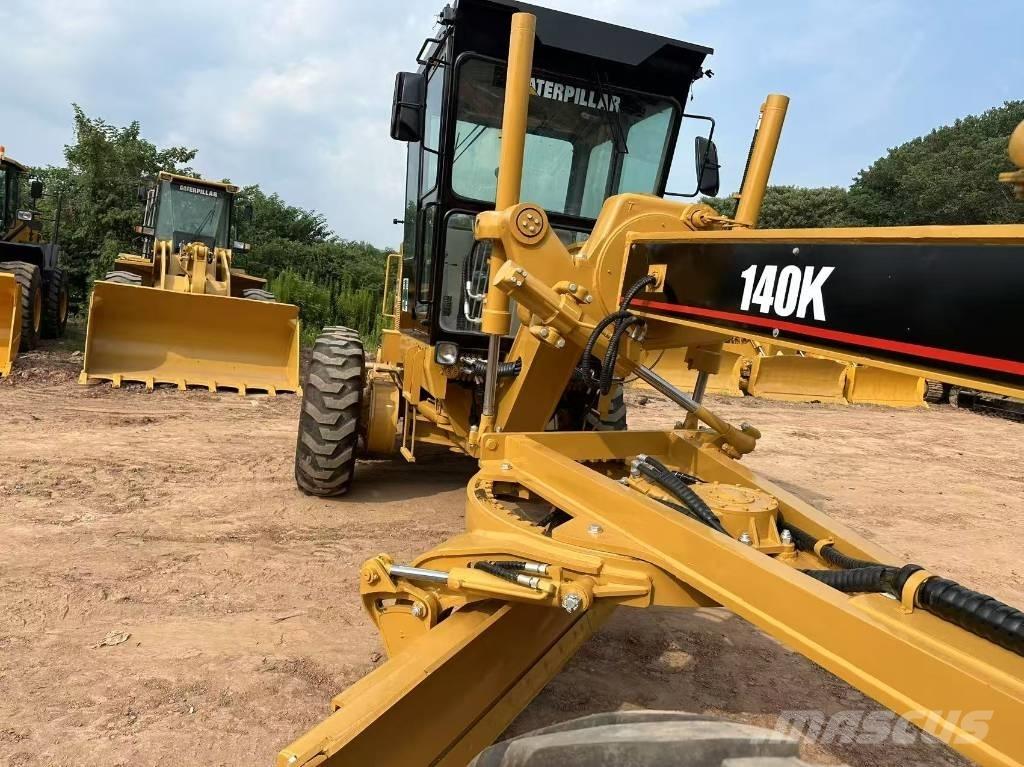 CAT 140 K Tiehöylät