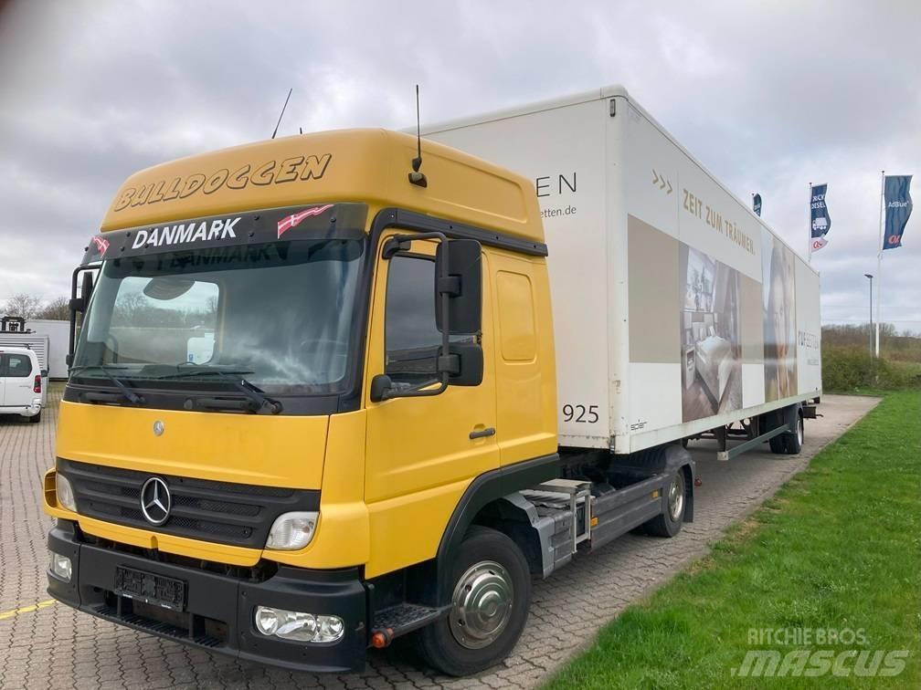 Mercedes-Benz 822 Vetopöytäautot