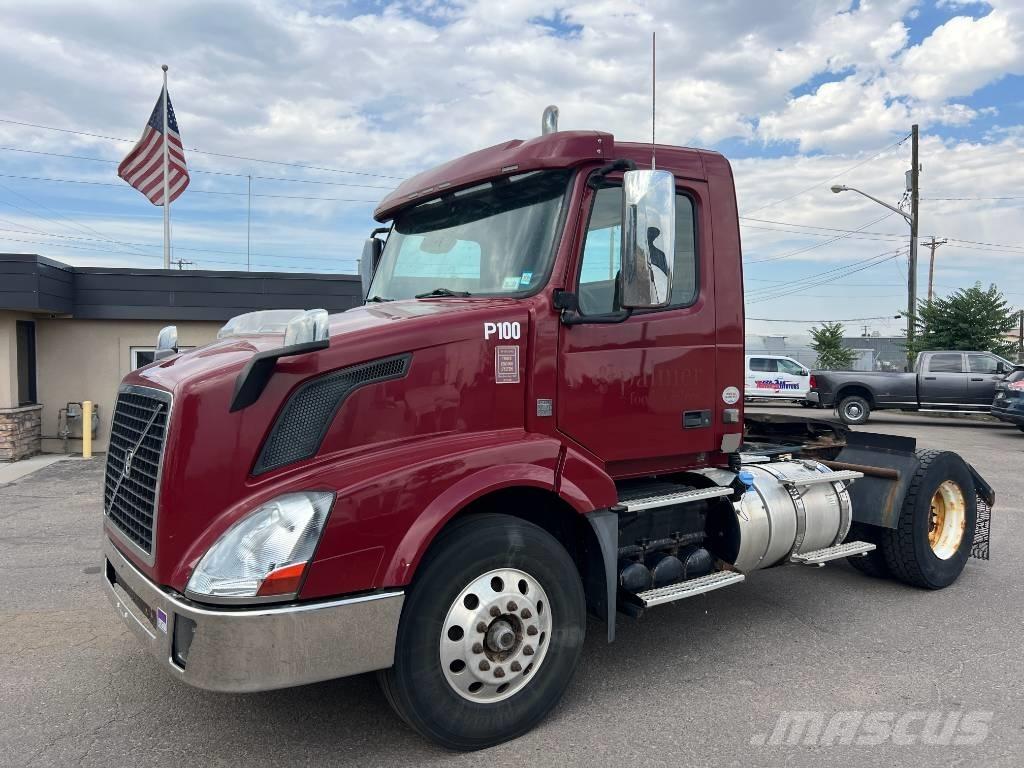 Volvo VNL 42 T300 Vetopöytäautot