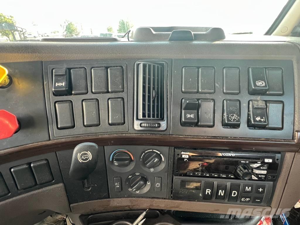 Volvo VNL 42 T300 Vetopöytäautot