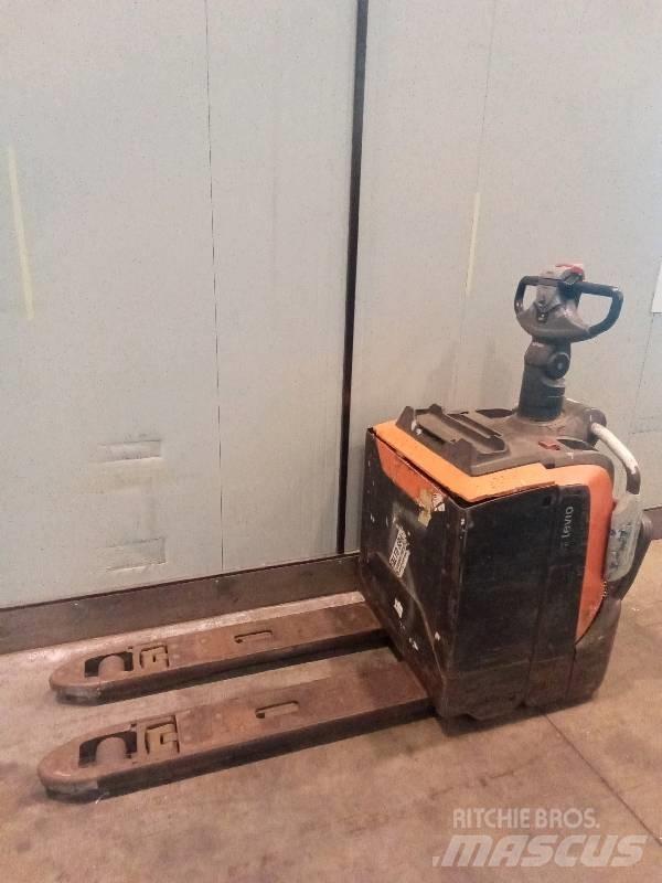 BT LPE 200 Lavansiirtotrukit ajotasolla