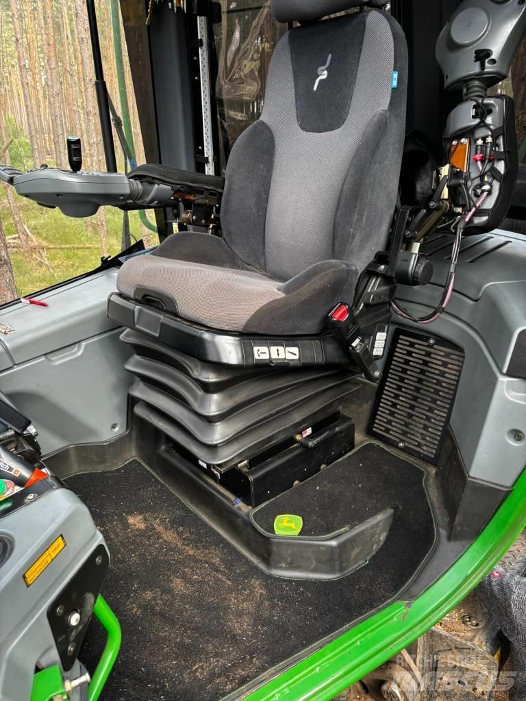 John Deere 1170 E Harvesterit