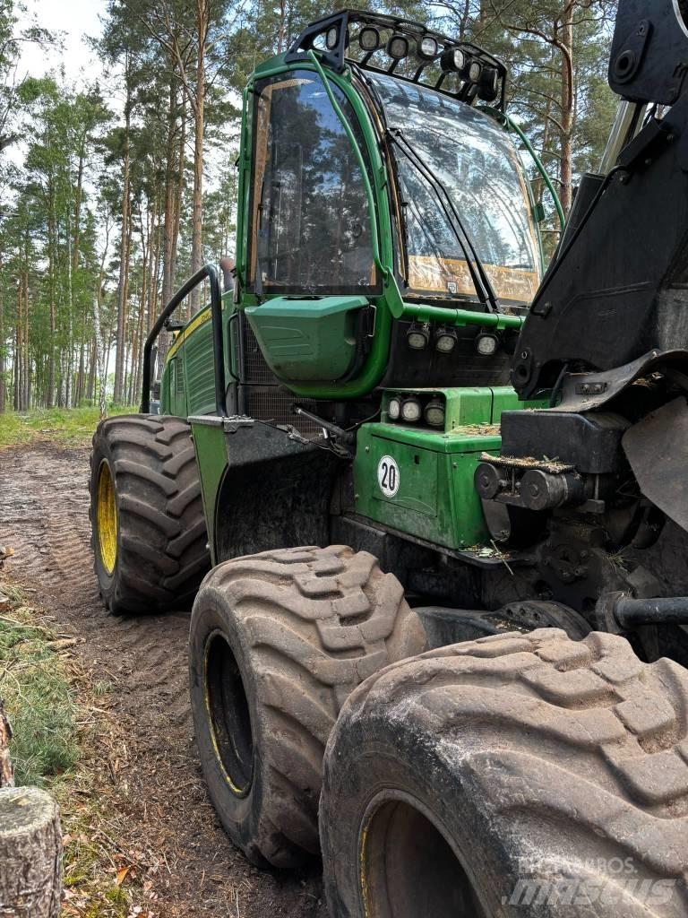 John Deere 1170 E Harvesterit