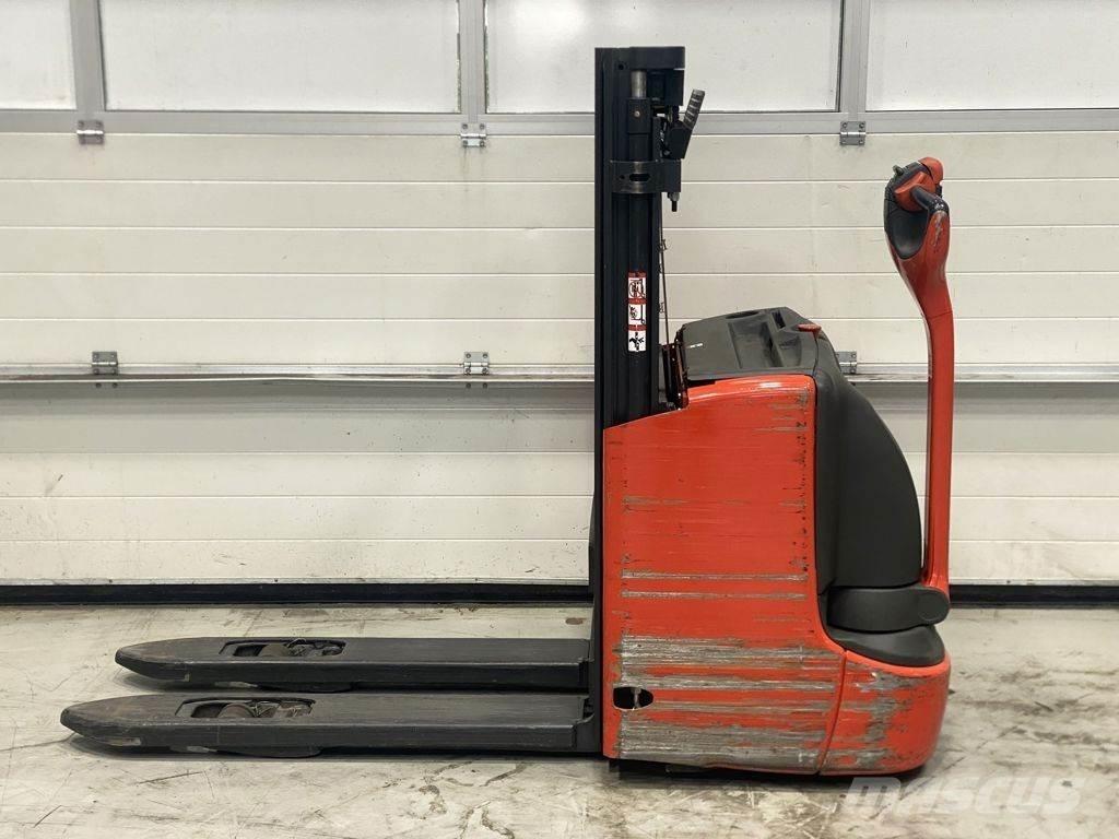 Linde L12 I Käyden ajettavat pinoamistrukit
