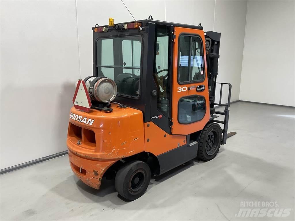 Doosan G30E-5 Nestekaasutrukit