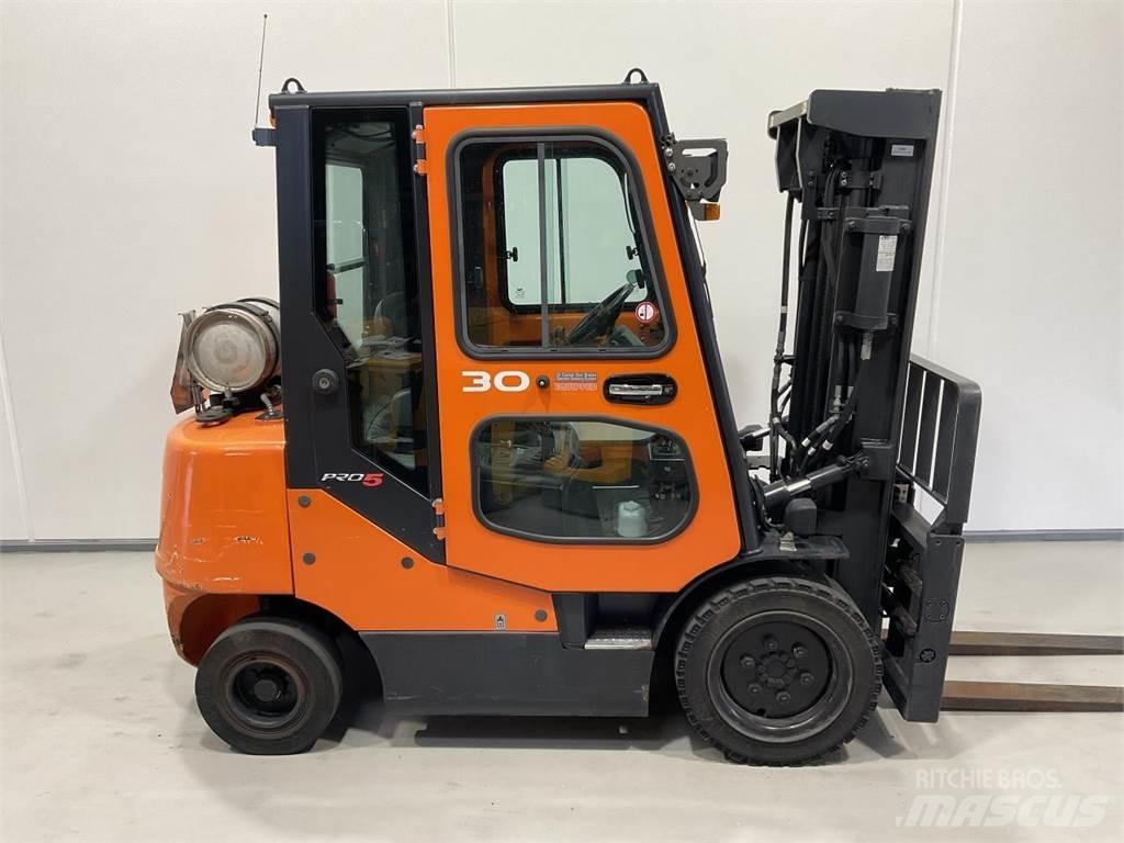 Doosan G30E-5 Nestekaasutrukit