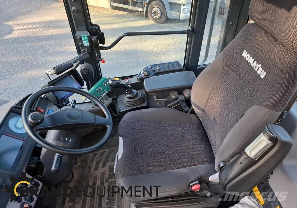 Komatsu WA270-7 Pyöräkuormaajat