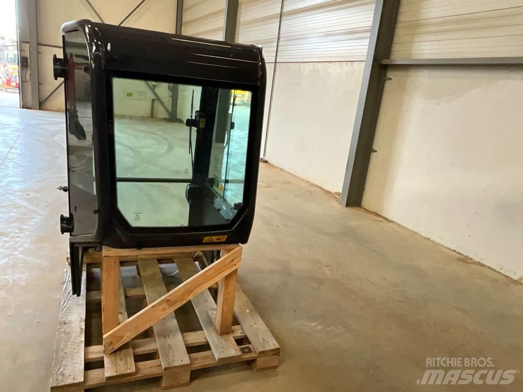 Kubota U 27-4 Ohjaamo ja sisusta