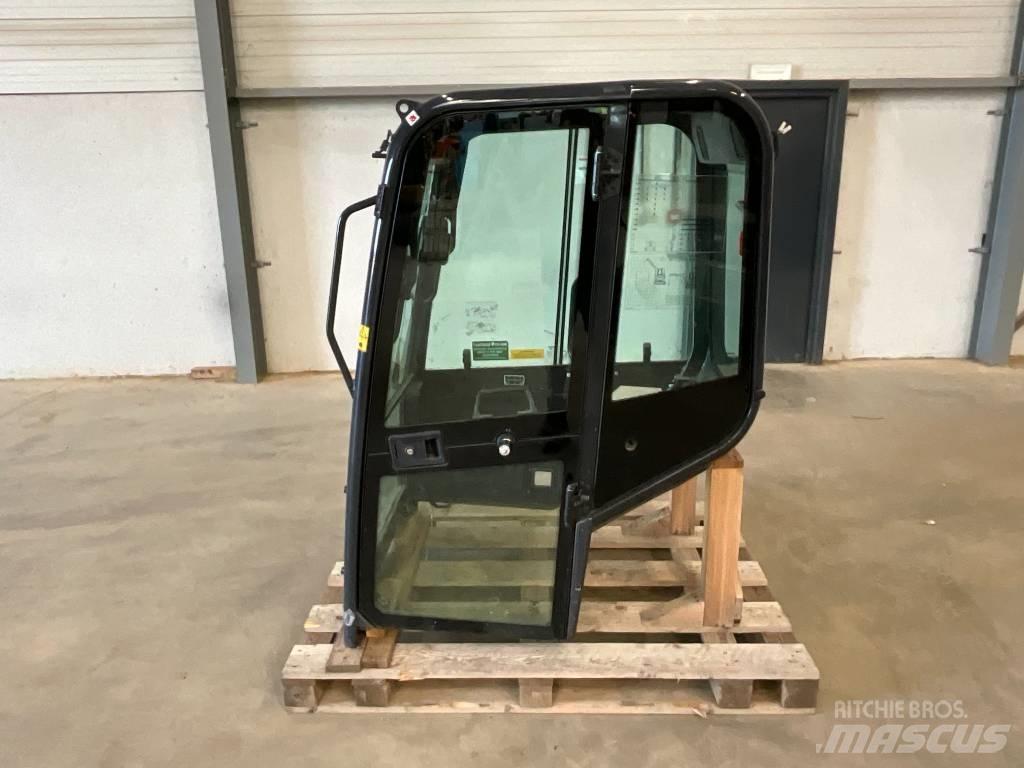 Kubota U 27-4 Ohjaamo ja sisusta