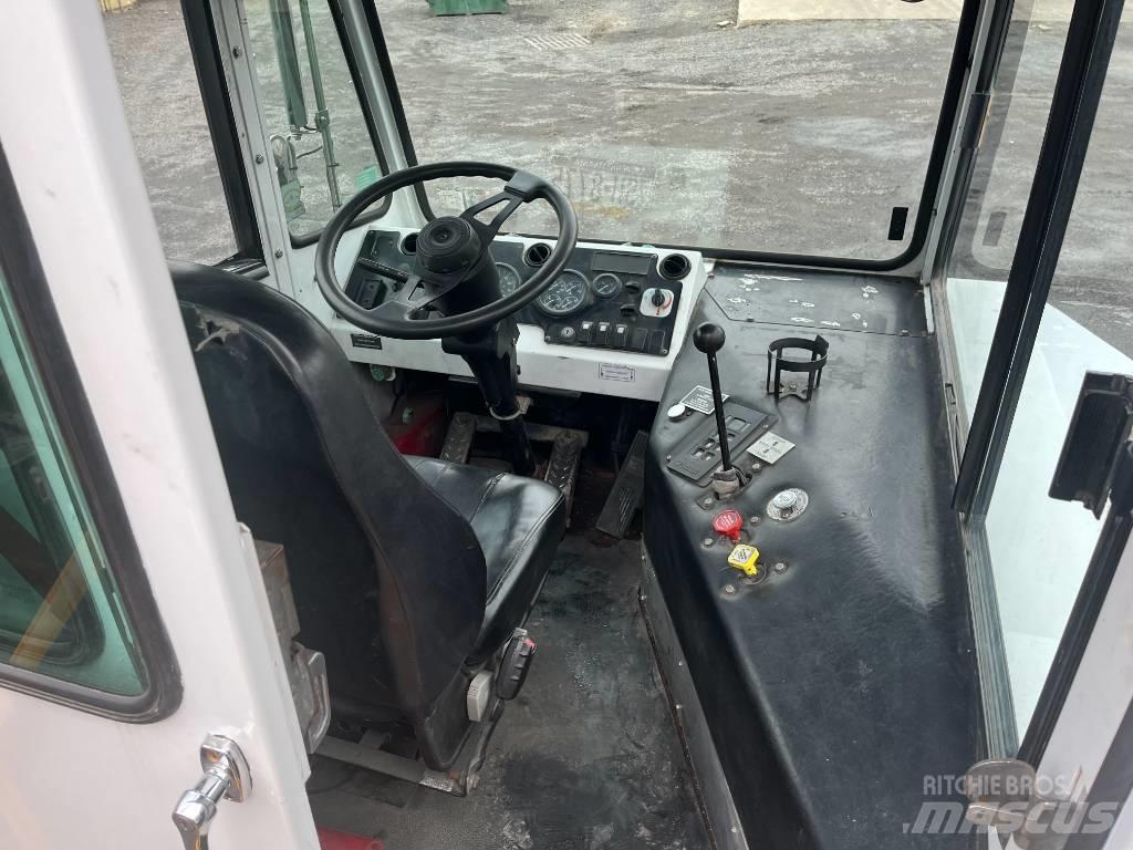 Capacity TJ5000 DOT Terminaalitraktorit