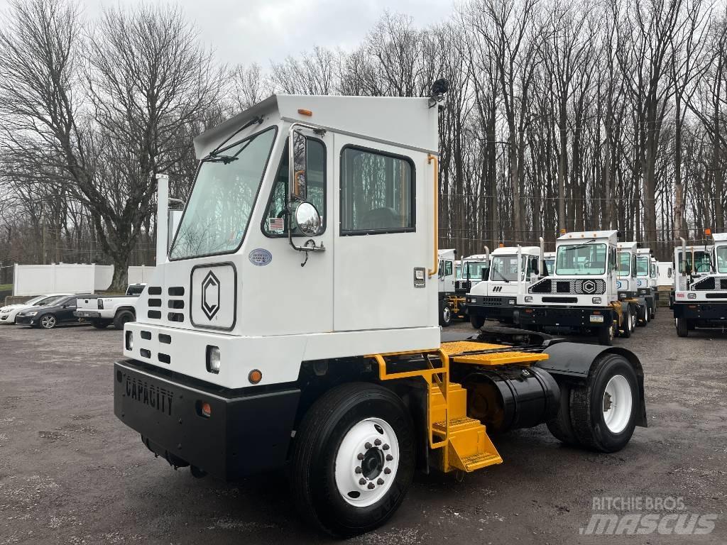 Capacity TJ5000 DOT Terminaalitraktorit