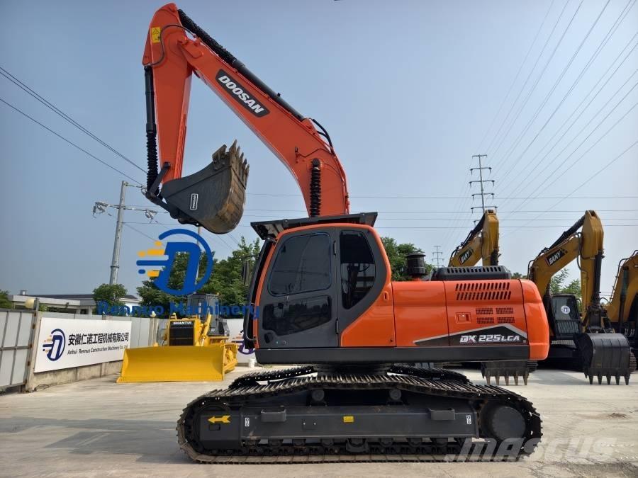 Doosan DX 225 LCA Telakaivukoneet