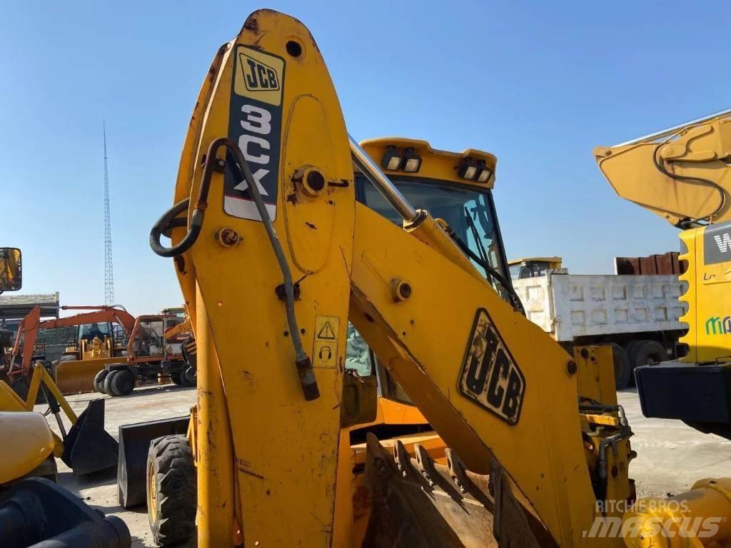 JCB 3 CX Kaivurikuormaajat