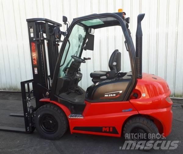 Manitou MI25D Maastotrukit