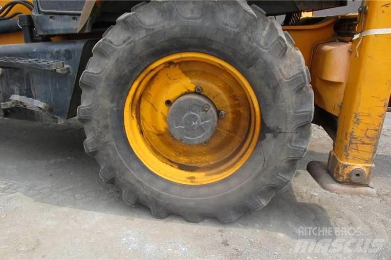 JCB 3DX4 Kaivurikuormaajat