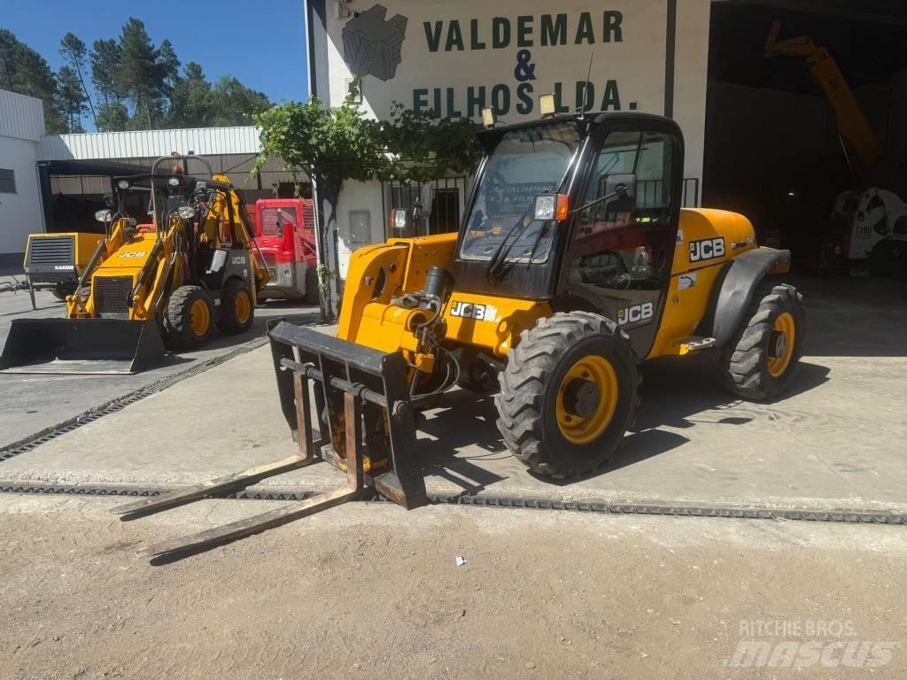 JCB 527-55 Maatalouskurottajat