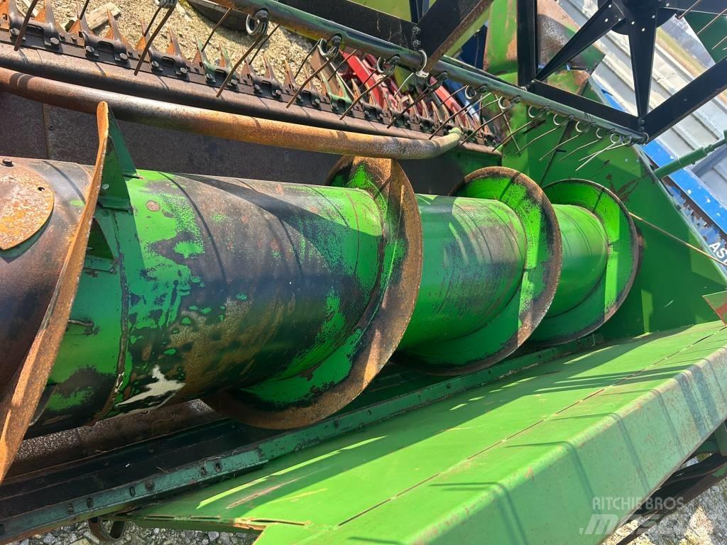 John Deere 2256 Leikkuupuimurit