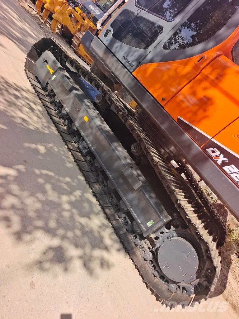 Doosan DX 225 LCA Telakaivukoneet