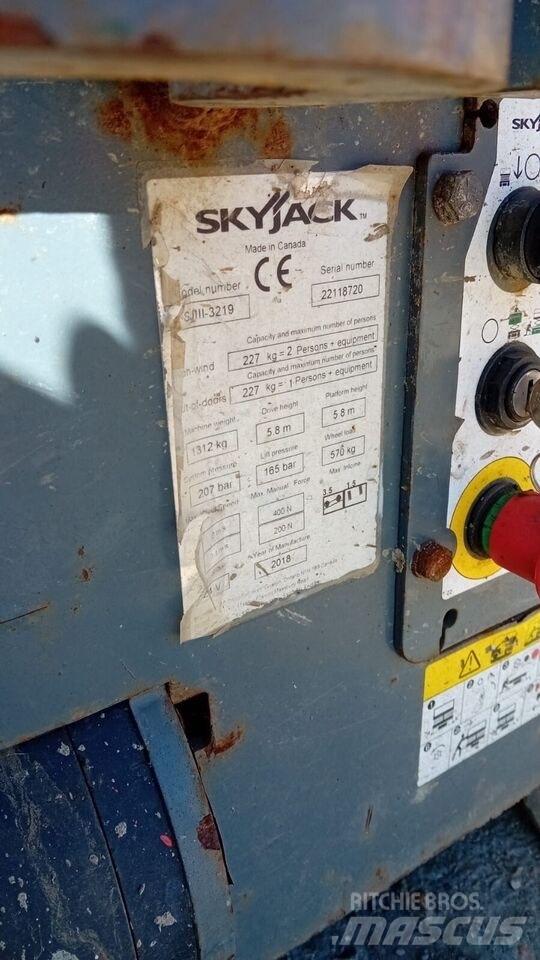 SkyJack SJ 3219 Saksilavat