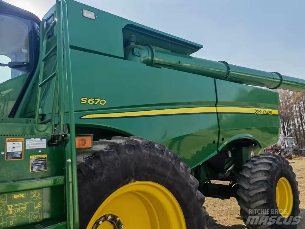 John Deere S670 Leikkuupuimurit