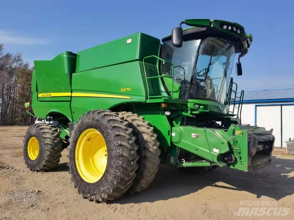 John Deere S670 Leikkuupuimurit