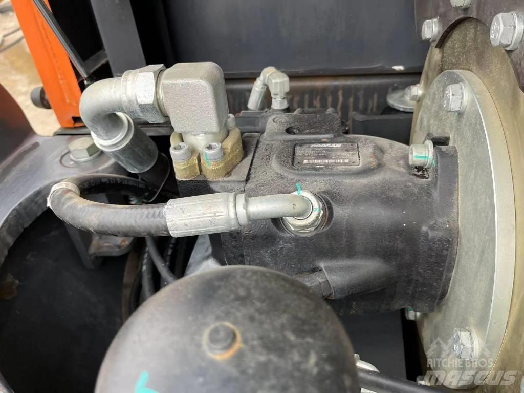 Doosan DX 140 LC Telakaivukoneet