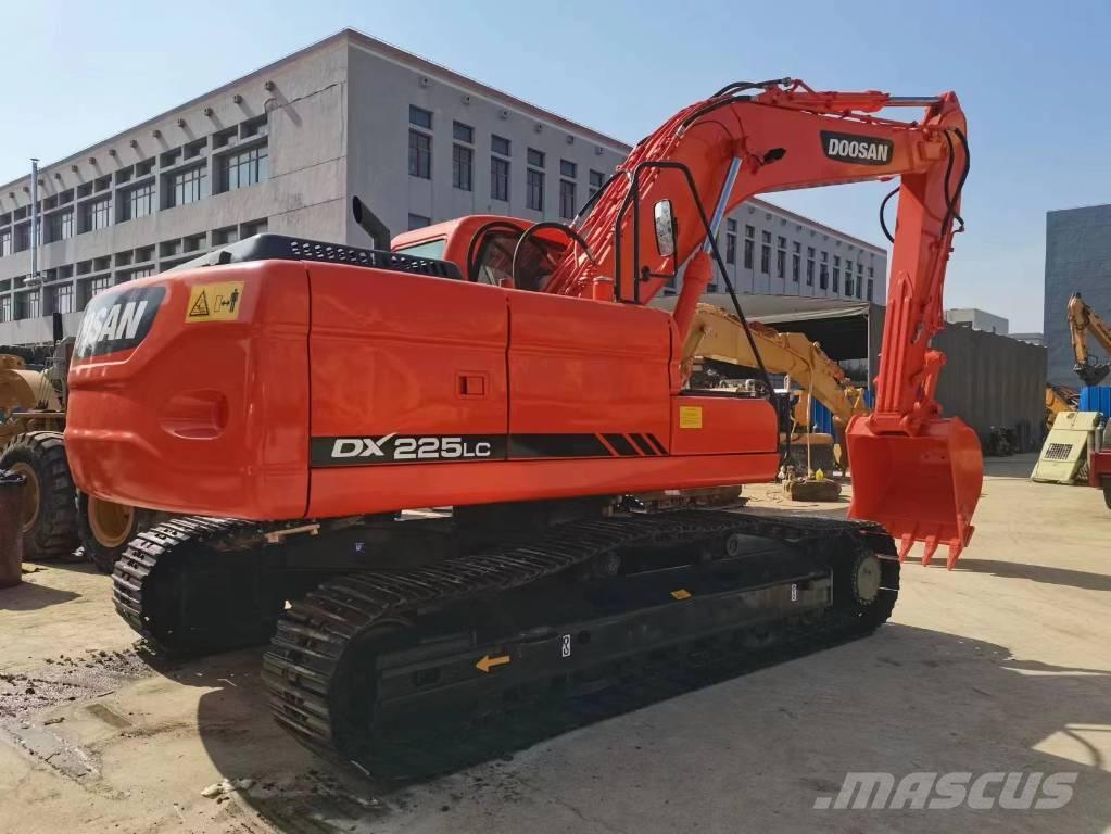 Doosan DX 225 Telakaivukoneet