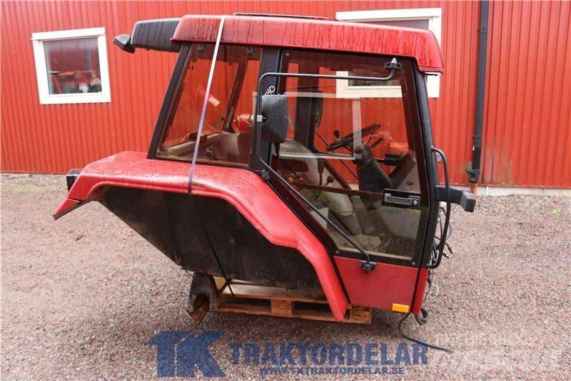 CASE 5140 Maxxum Ohjaamo ja sisusta
