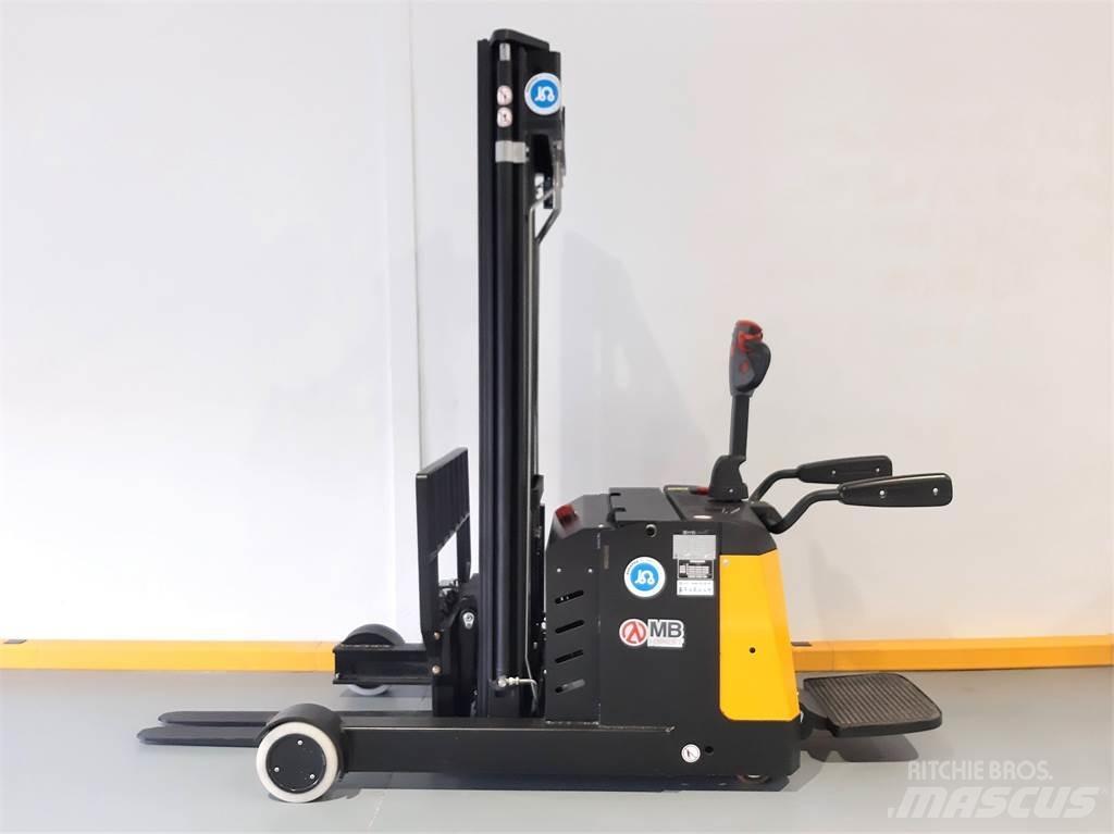  CQE15R Lavansiirtotrukit ajotasolla