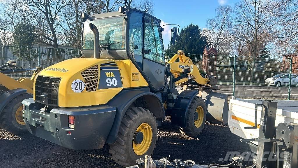 Komatsu WA 90 Pyöräkuormaajat