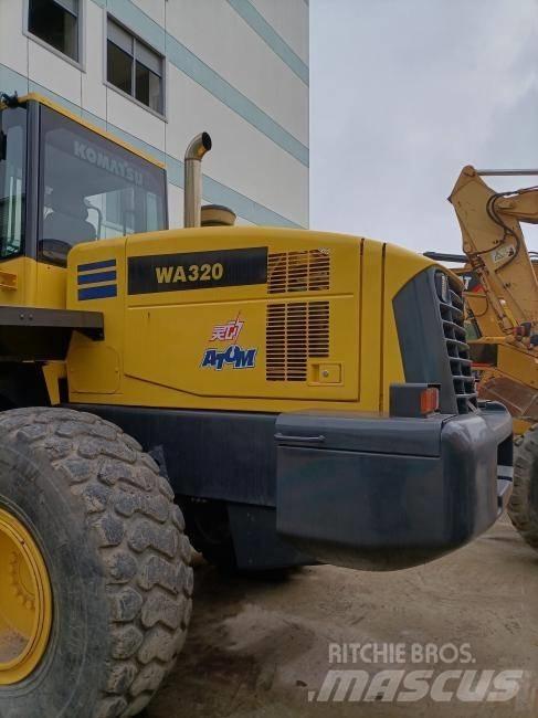 Komatsu WA 320 Pyöräkuormaajat