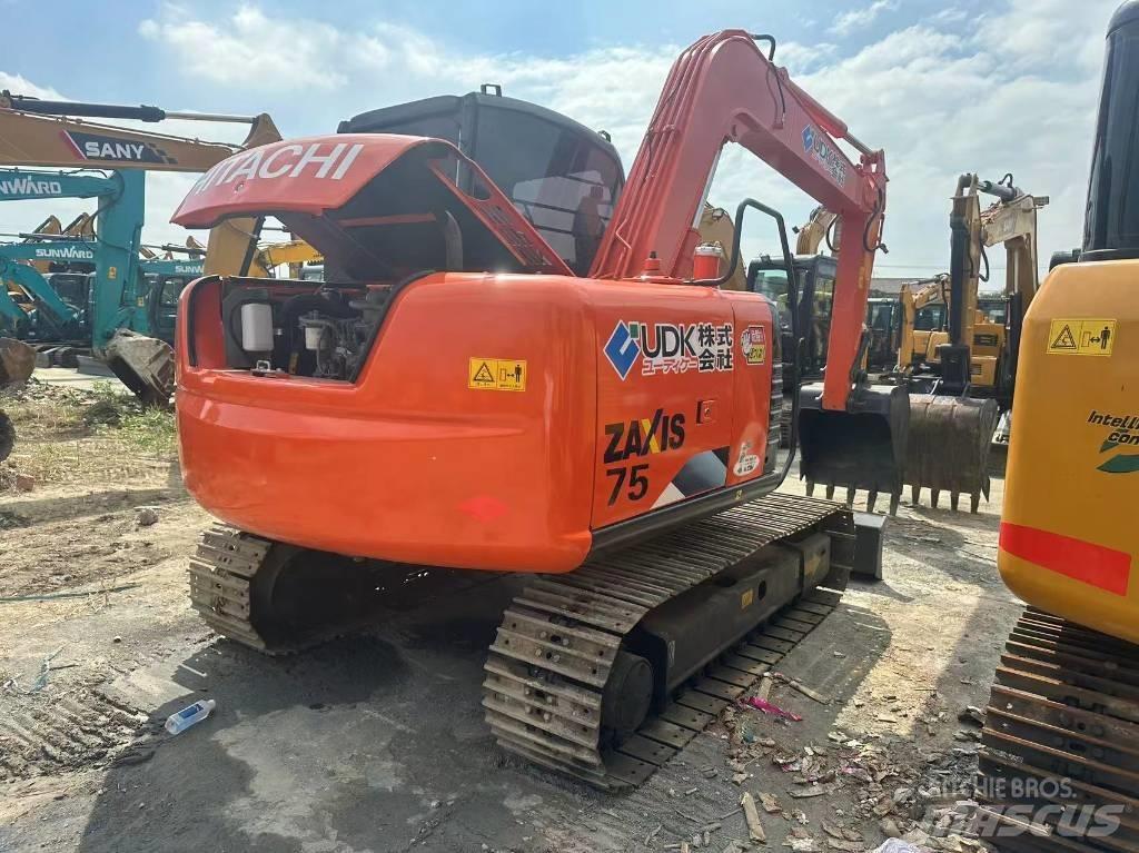 Hitachi ZX 75 Midikaivukoneet 7t - 12t