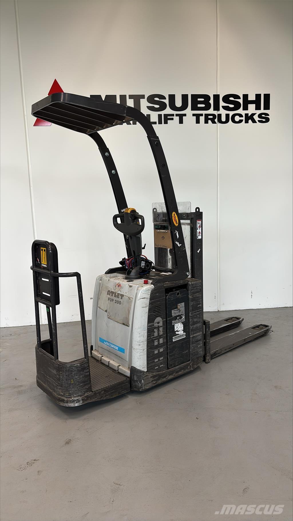 Atlet PDP200 Ajettavat pinoamisvaunut