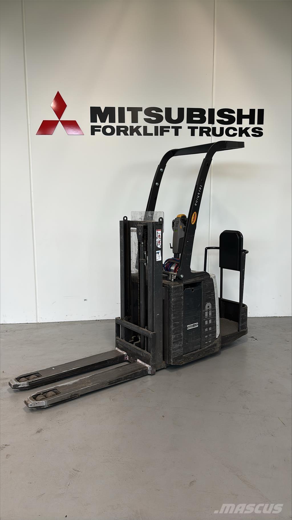 Atlet PDP200 Ajettavat pinoamisvaunut