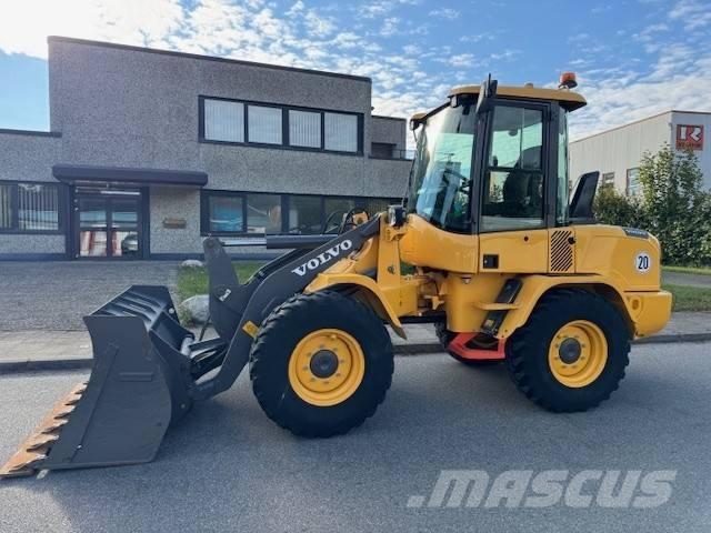Volvo L 30 G Pyöräkuormaajat