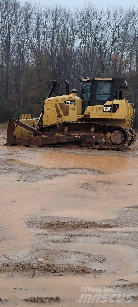 CAT D7E Telaketjupuskutraktorit